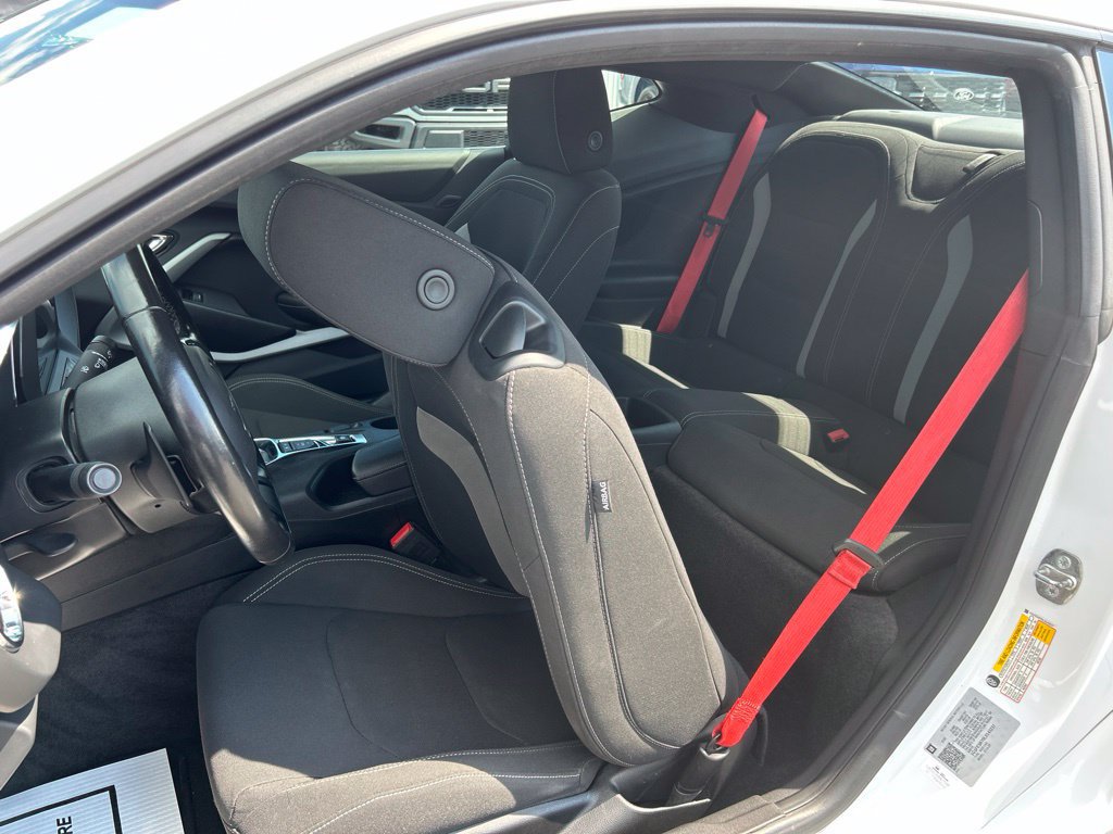 Used 2020 Chevrolet Camaro LT w/ Technology Package RWD image 18