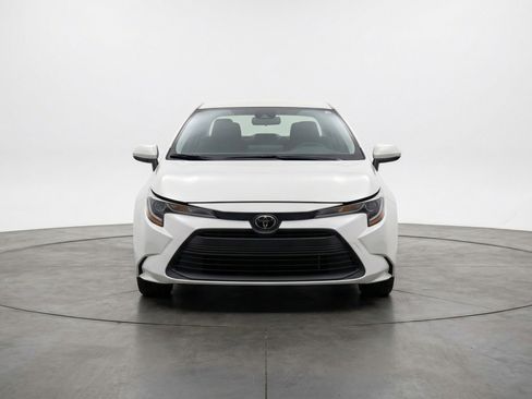 Used 2025 Toyota Corolla LE image 2