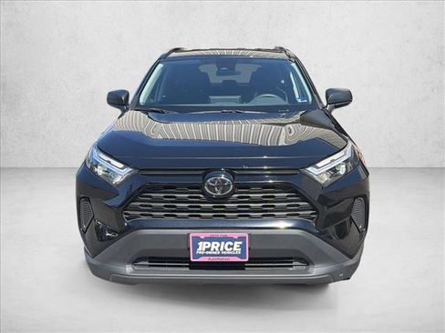 Used 2025 Toyota RAV4 LE AWD/4WD image 2