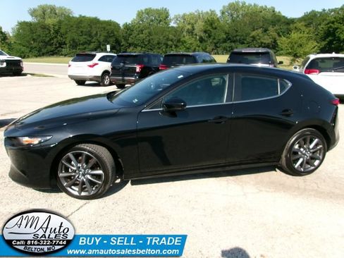 Used 2023 MAZDA MAZDA3 s FWD image 2