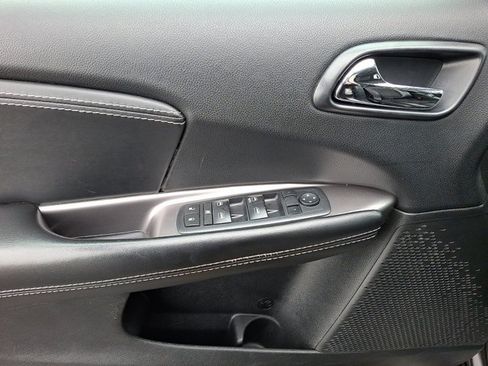 Certified 2017 Dodge Journey Crossroad image 17