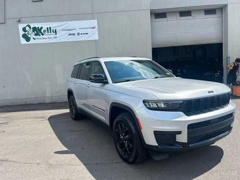 Used 2024 Jeep Grand Cherokee L Laredo AWD/4WD image 8