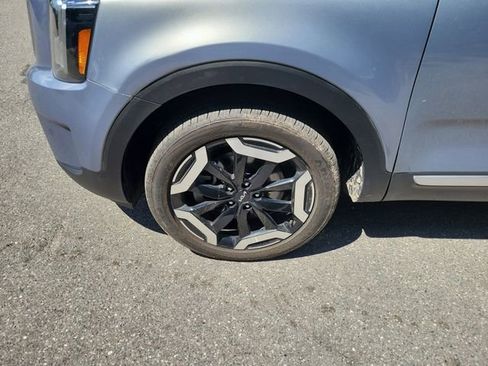 Used 2025 Kia Telluride S FWD image 5