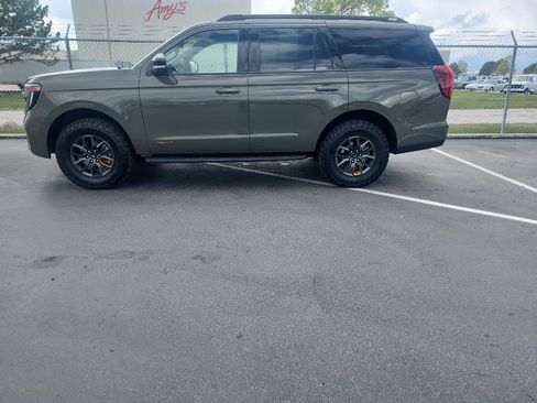 Used 2025 Ford Expedition Tremor AWD/4WD image 5