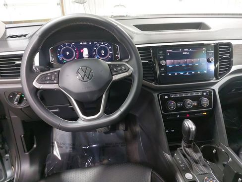 Used 2022 Volkswagen Atlas SE w/ Panoramic Sunroof Package image 16