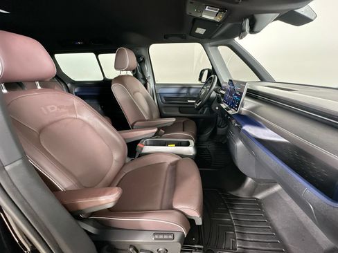 Used 2025 Volkswagen ID. Buzz Pro S RWD image 39