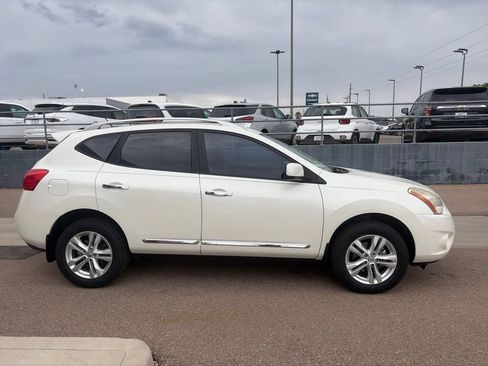 Used 2013 Nissan Rogue SV FWD image 4