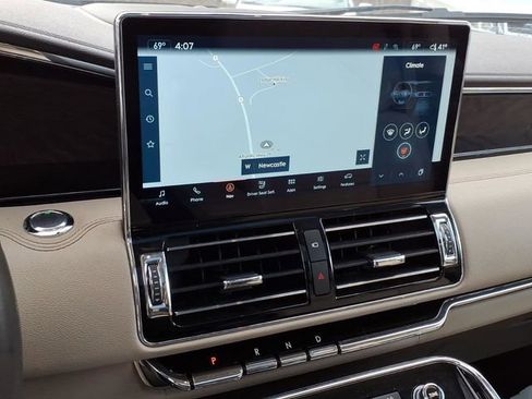 Used 2022 Lincoln Navigator Reserve image 17
