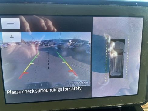 Used 2023 Ford Explorer Limited image 4