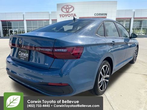 Used 2025 Volkswagen Jetta SE FWD image 5