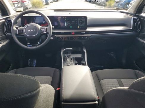 Used 2025 Kia Sorento LX image 12