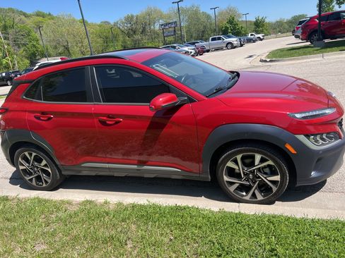 Used 2022 Hyundai Kona Limited image 4