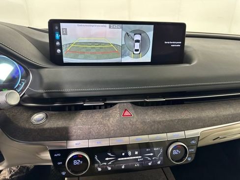 Used 2023 Genesis G80 image 22