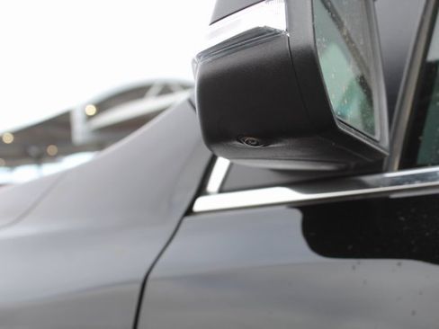 Used 2023 GMC Acadia Denali w/ Black Diamond Edition image 17