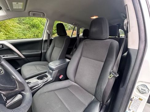 Used 2016 Toyota RAV4 LE AWD/4WD image 12