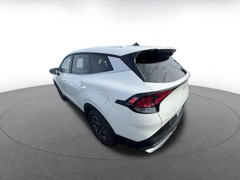 Used 2025 Kia Sportage LX image 3