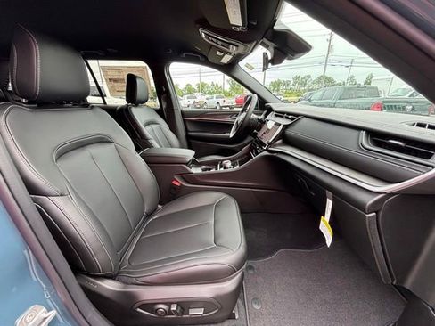 New 2026 Jeep Grand Cherokee Limited RWD image 7