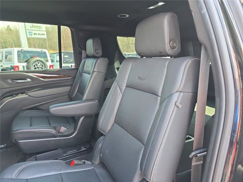 Used 2023 Cadillac Escalade ESV Luxury image 15