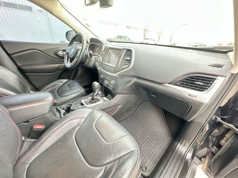 Used 2015 Jeep Cherokee Trailhawk w/ Comfort/Convenience Group image 29