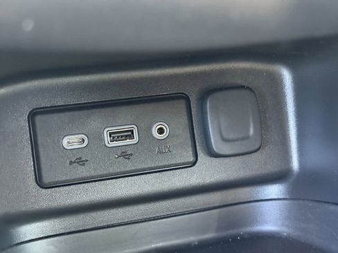 Used 2023 Chevrolet Equinox LT image 27