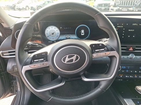 Used 2025 Hyundai Elantra SEL FWD image 21