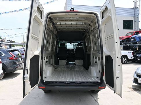 Used 2024 Mercedes-Benz Sprinter 2500 image 26