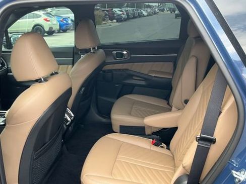 Certified 2025 Kia Sorento SX Prestige w/ Olive Brown Leather Package AWD/4WD image 36