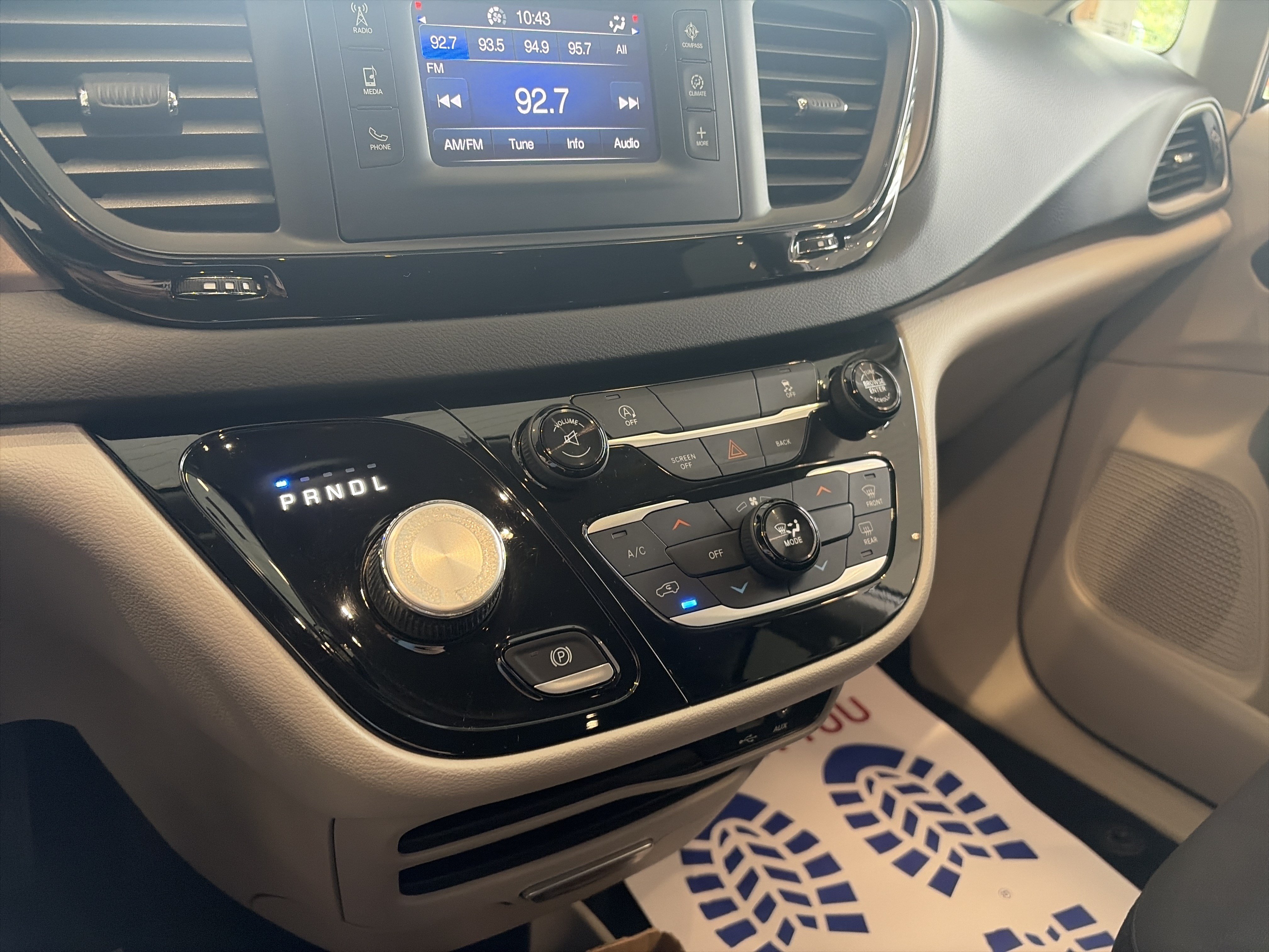 Used 2017 Chrysler Pacifica LX FWD image 28
