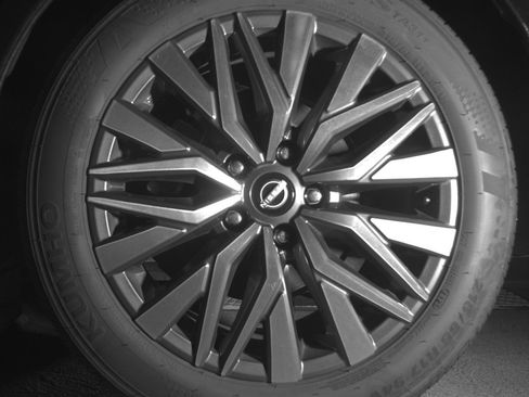 Used 2025 Nissan Altima 2.5 SV FWD image 14