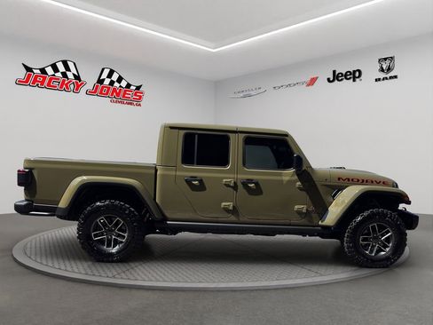 Used 2025 Jeep Gladiator Mojave AWD/4WD image 12