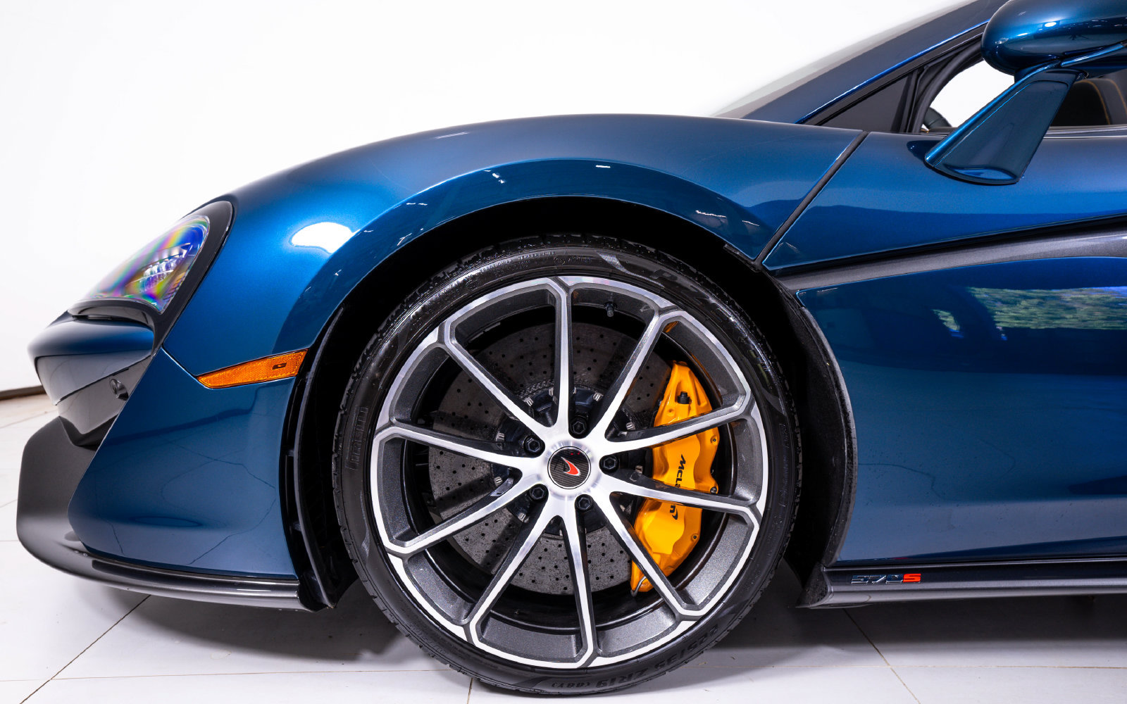 Used 2018 McLaren 570S Spider RWD image 16