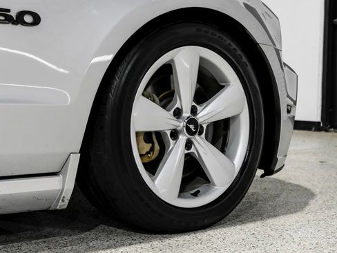 Used 2013 Ford Mustang GT Premium w/ Comfort Pkg RWD image 57