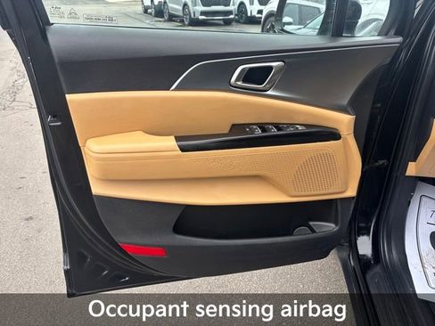 Used 2024 Kia Carnival LX image 14