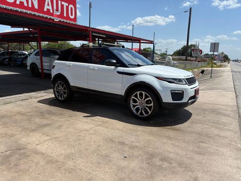 Used 2017 Land Rover Range Rover Evoque SE AWD/4WD image 9