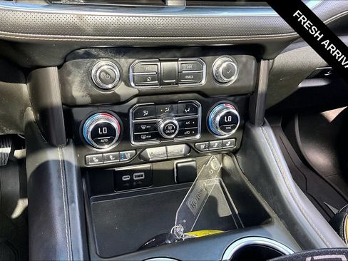 Used 2023 GMC Yukon AT4 w/ Technology Package AWD/4WD image 16