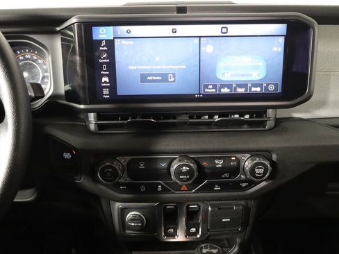Used 2025 Jeep Wrangler Sport AWD/4WD image 18
