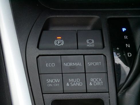 Certified 2022 Toyota RAV4 XLE Premium AWD/4WD image 28
