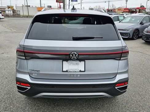 New 2026 Volkswagen Taos SE FWD image 9