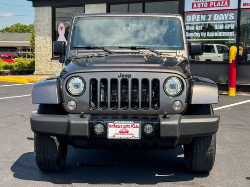 Used 2017 Jeep Wrangler Unlimited Sahara AWD/4WD image 9