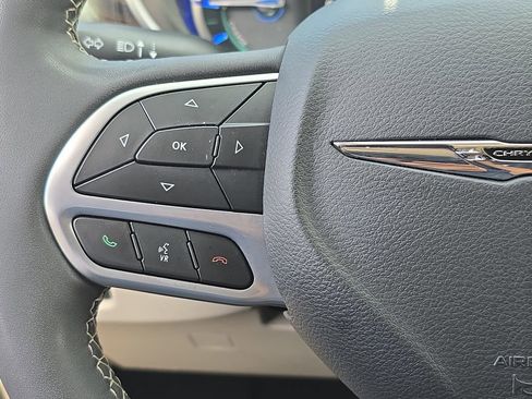 Used 2022 Chrysler Pacifica Limited FWD image 21