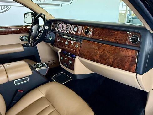 Used 2015 Rolls-Royce Phantom Sedan RWD image 23