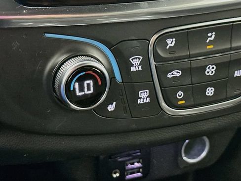 Used 2023 Chevrolet Traverse LT w/ LT Premium Package AWD/4WD image 30