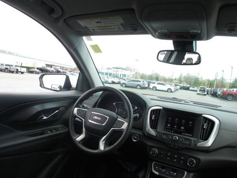 Used 2023 GMC Terrain SLE image 20