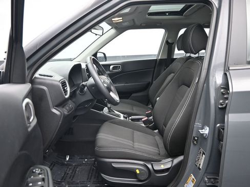 Used 2025 Hyundai Venue SEL FWD image 23