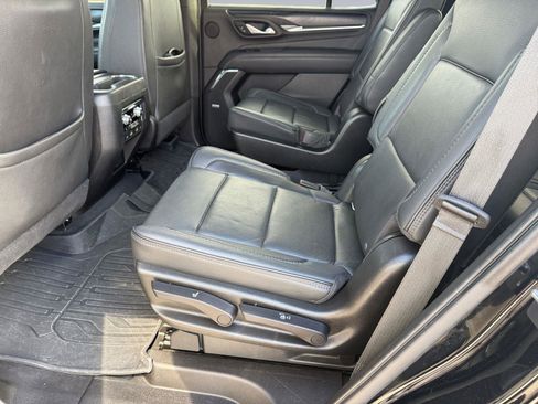 Used 2021 GMC Yukon Denali w/ Denali Premium Package image 11