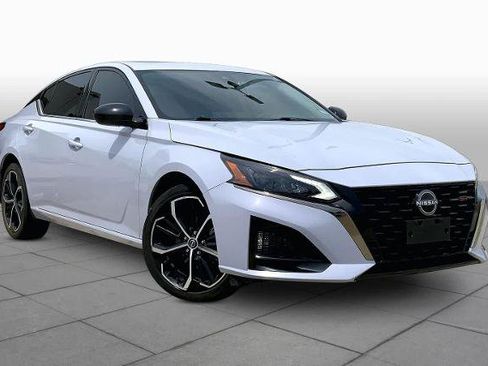 Used 2024 Nissan Altima 2.5 SR w/ SR Premium Package AWD/4WD image 3