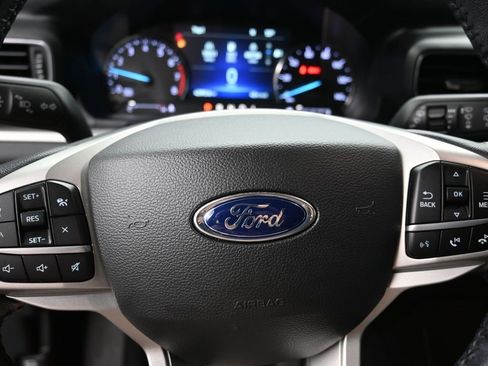 Used 2022 Ford Explorer XLT w/ Equipment Group 202A image 14