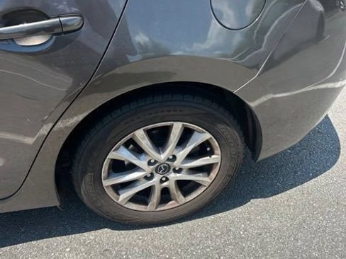 Used 2016 MAZDA MAZDA3 i Grand Touring FWD image 3