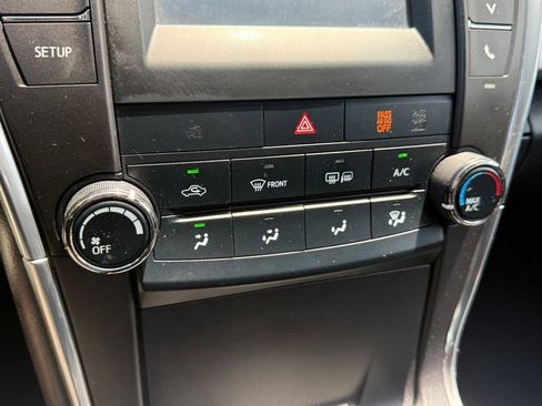 Used 2017 Toyota Camry SE FWD image 36