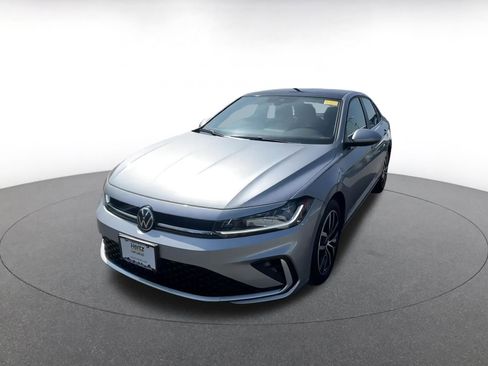 Used 2025 Volkswagen Jetta SE image 7